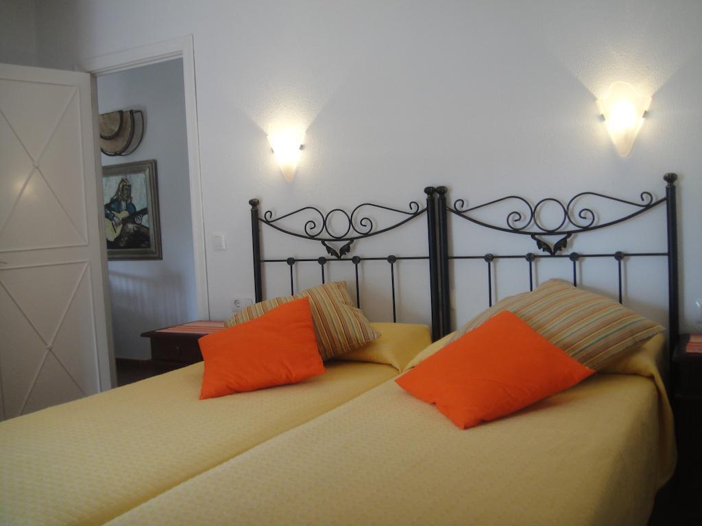 Casa La Felicidad Hotel Chiclana de la Frontera Ruang foto